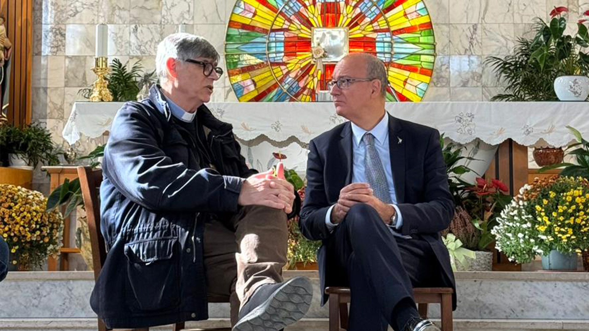 Il Ministro Valditara a Caivano ha incontrato Don Patriciello